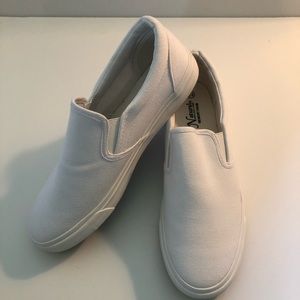 Yale Natural Reflections memory foam white slip on